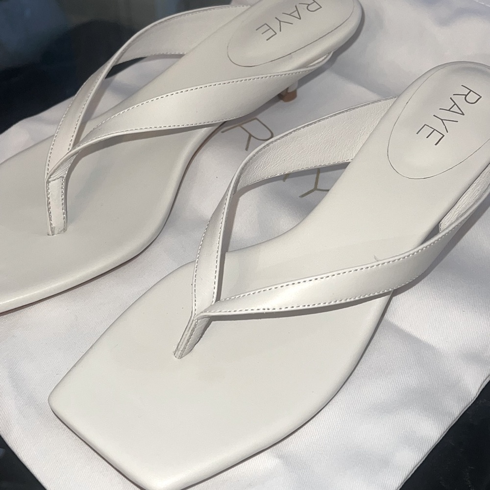 Perla Kitten Heel in Ivory!